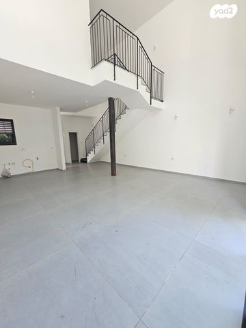 דו משפחתי, בנימינה גבעת עדה