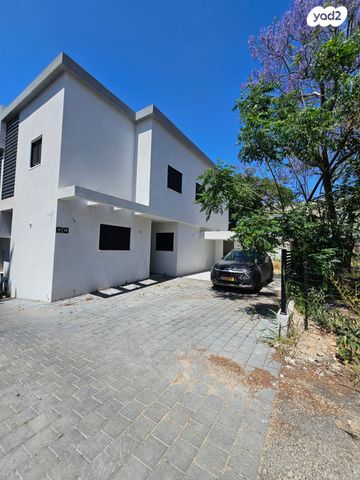 דו משפחתי, בנימינה גבעת עדה