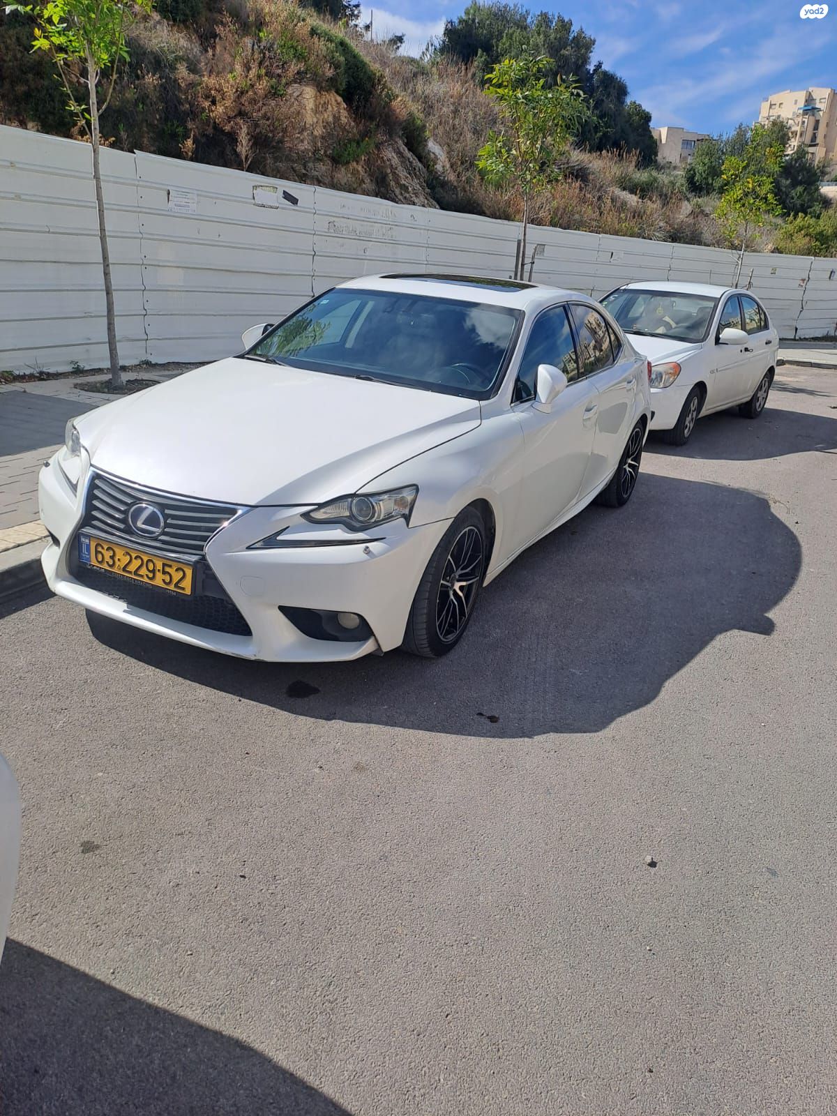 מודעת רכב לקסוס IS