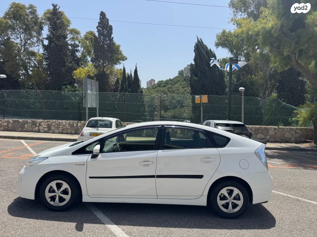 מודעת רכב טויוטה פריוס
