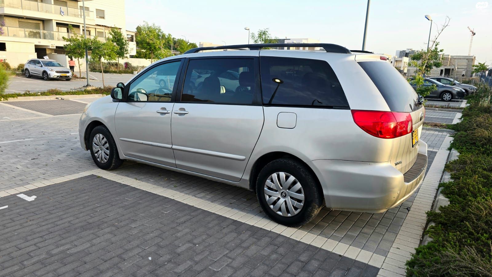 מודעת רכב טויוטה סיינה 2