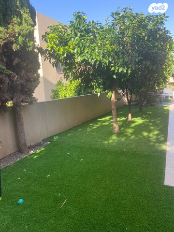 דו משפחתי, אורנית