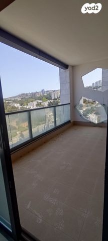 דירה, יציאת אירופה תש"ז, חיפה