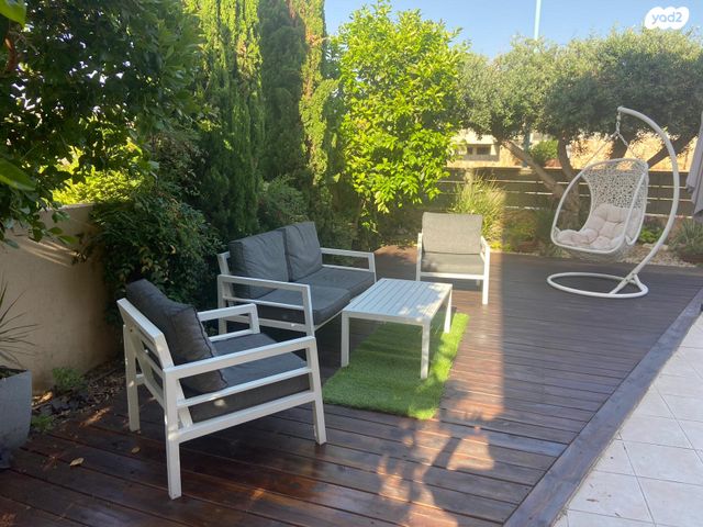 דו משפחתי, אורנית