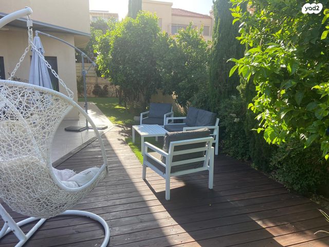 דו משפחתי, אורנית