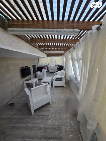 דירה, אדם, ארמון הנציב, תלפיות מזרח, ירושלים