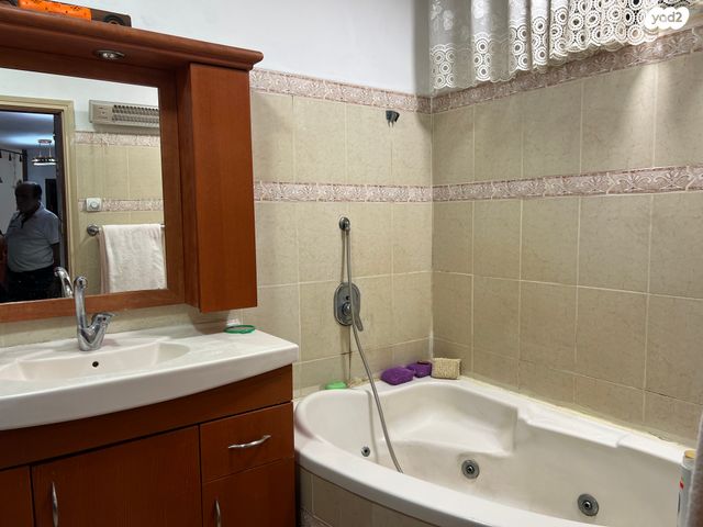 דירה, הרקפת, נאות אשכול, יבנה