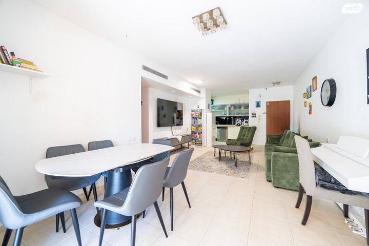 דירה, הרב פינטו מסעוד אשר, פתח תקווה