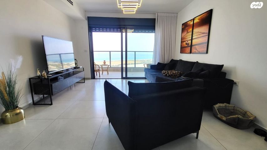 דירה, דולפין, גלי כרמל, טירת כרמל