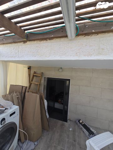 דירה, אדם, ארמון הנציב, תלפיות מזרח, ירושלים