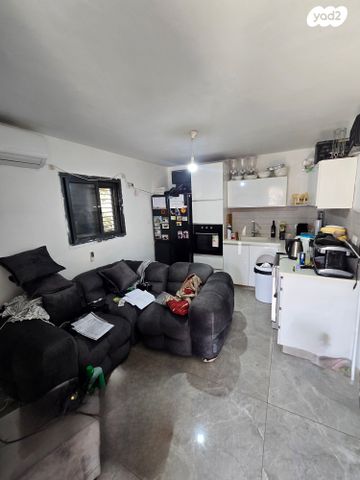 דירה, אדם, ארמון הנציב, תלפיות מזרח, ירושלים