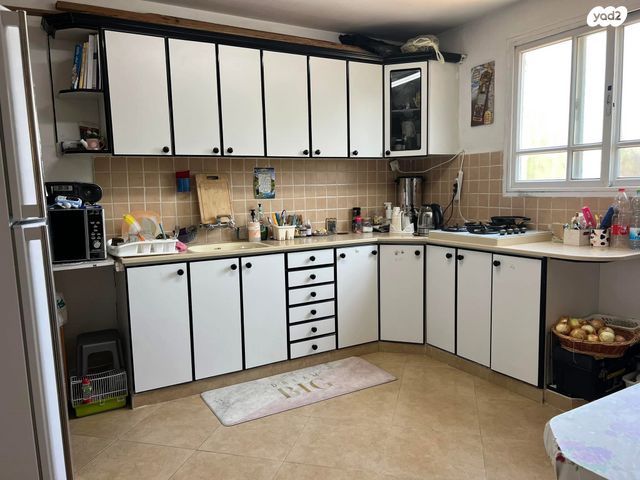 דירה, הסביון, נאות אשכול, יבנה