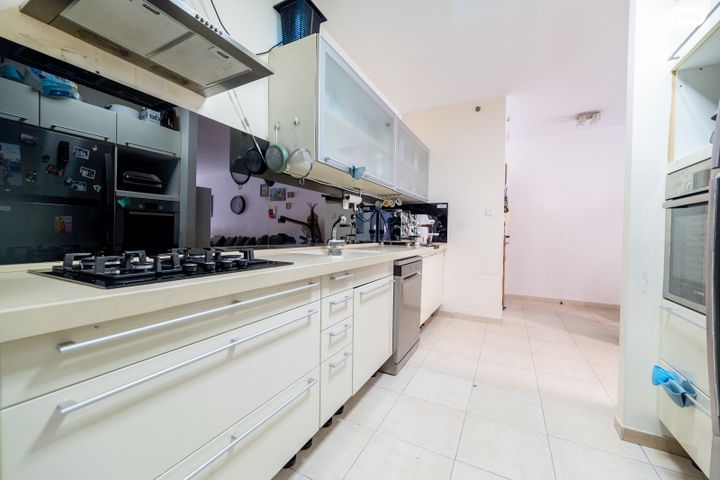 דירה, הרב פינטו מסעוד אשר, פתח תקווה