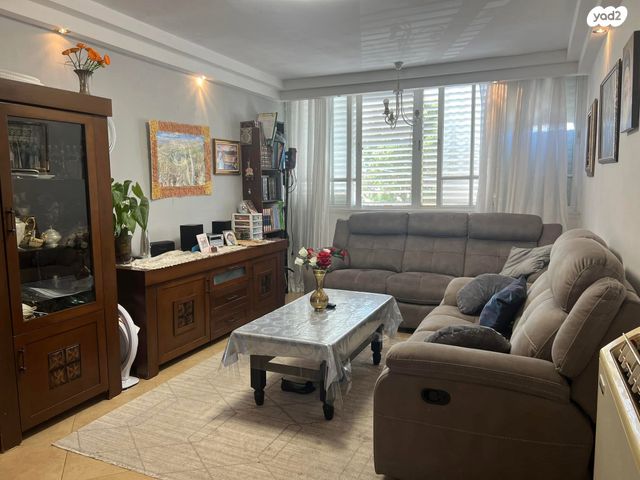 דירה, הסביון, נאות אשכול, יבנה