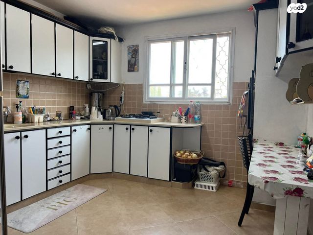 דירה, הסביון, נאות אשכול, יבנה