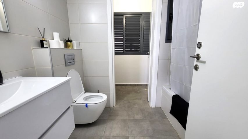 דירה, דולפין, גלי כרמל, טירת כרמל