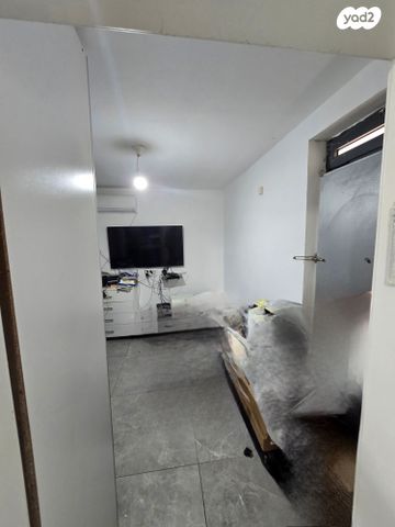 דירה, אדם, ארמון הנציב, תלפיות מזרח, ירושלים