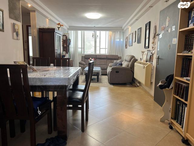 דירה, הסביון, נאות אשכול, יבנה