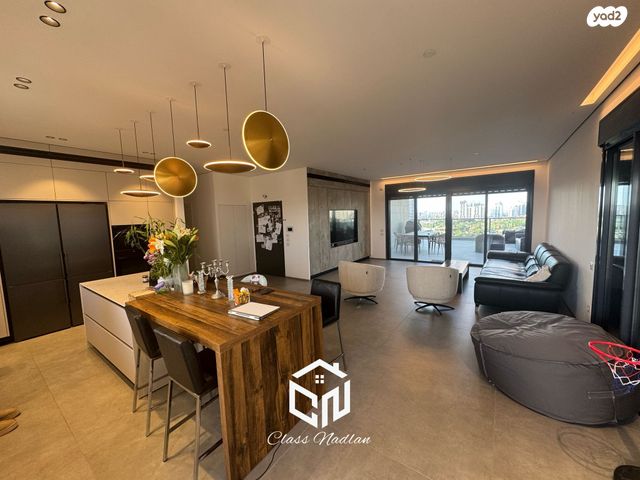 גג/ פנטהאוז, רמת אפעל, רמת גן