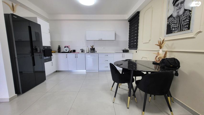 דירה, דולפין, גלי כרמל, טירת כרמל