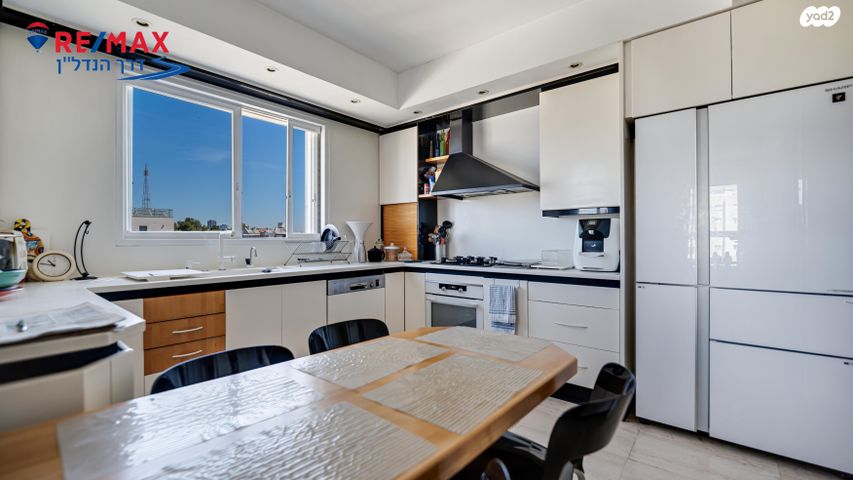 גג/ פנטהאוז, שמעון בן צבי, שטח 9, גבעתיים