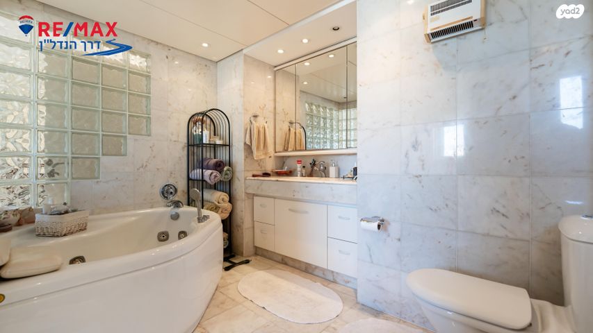 גג/ פנטהאוז, שמעון בן צבי, שטח 9, גבעתיים