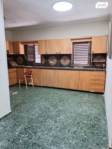 דירה, עזרא, ג' / מרכז מזרח העיר, רחובות