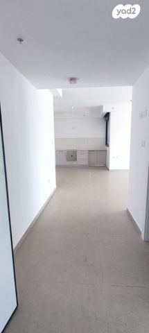 דירה, יציאת אירופה תש"ז, חיפה