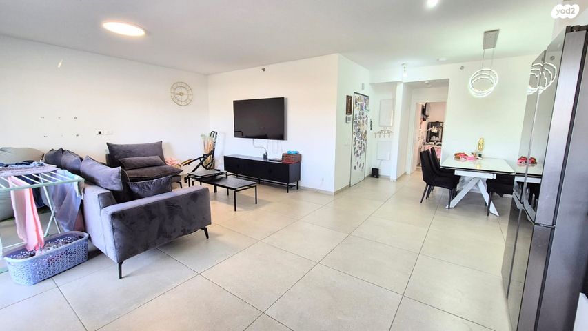 דירה, חיים הרצוג, הוד השרון