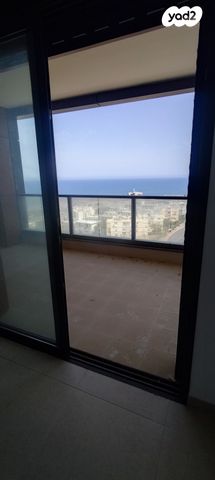 דירה, יציאת אירופה תש"ז, חיפה