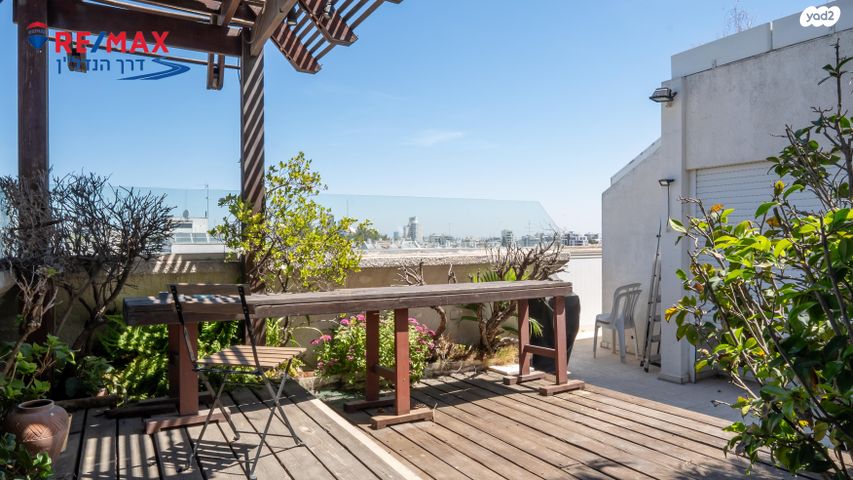 גג/ פנטהאוז, שמעון בן צבי, שטח 9, גבעתיים