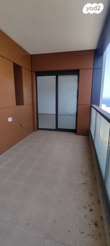 דירה, יציאת אירופה תש"ז, חיפה