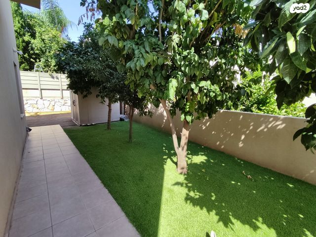 דו משפחתי, אורנית