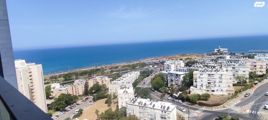 דירה, יציאת אירופה תש"ז, חיפה