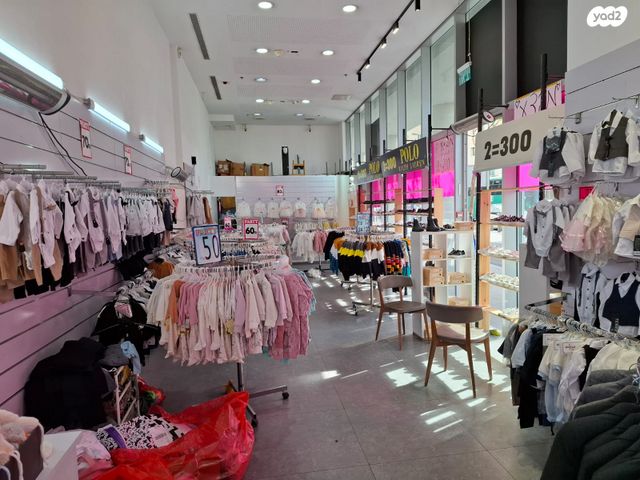 חנויות/ שטח מסחרי