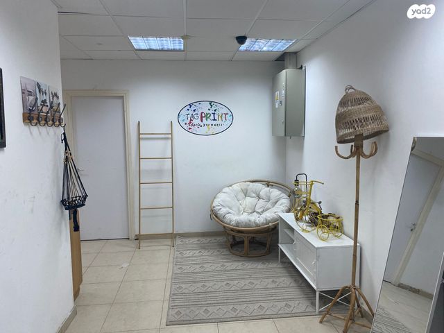 משרדים, יבנה