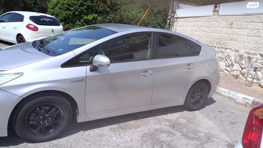 טויוטה פריוס