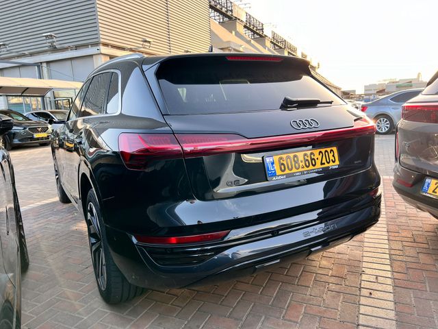 אאודי Q8 e-tron
