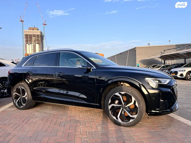 אאודי Q8 e-tron