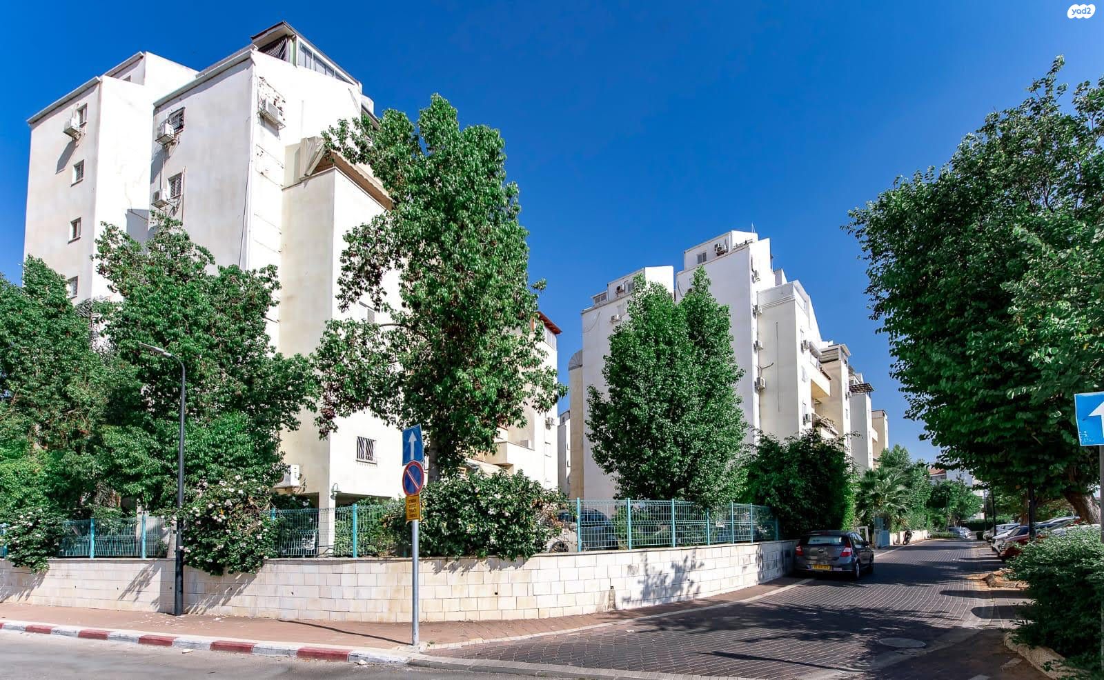 דרך מנחם בגין 40
