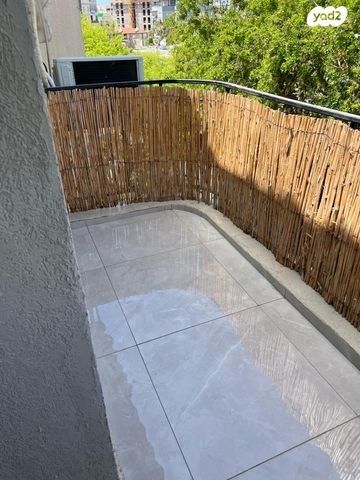 גג/ פנטהאוז, הרב עוזיאל 10, לב העיר, בת ים