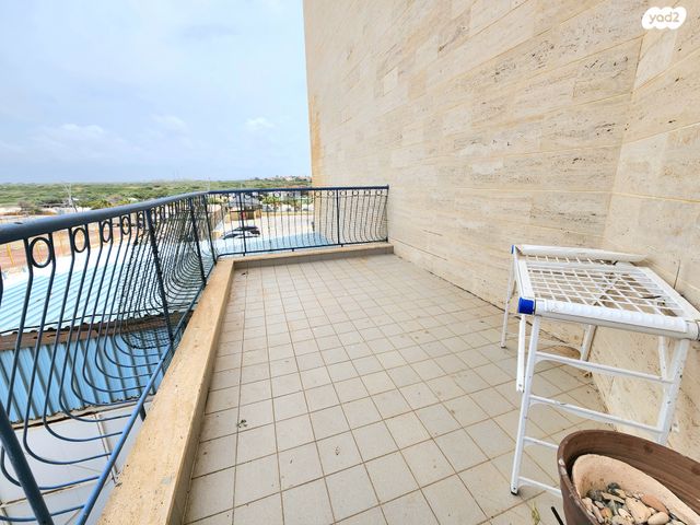 דירה, שדרות מנחם בגין 1, גבעת אולגה, חדרה