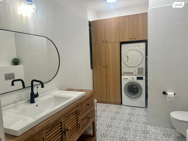 דירת גן, תל מונד