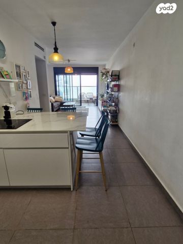 דירה, הקרן, הרצליה