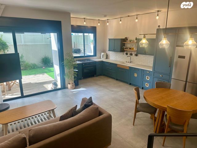 דירת גן, תל מונד