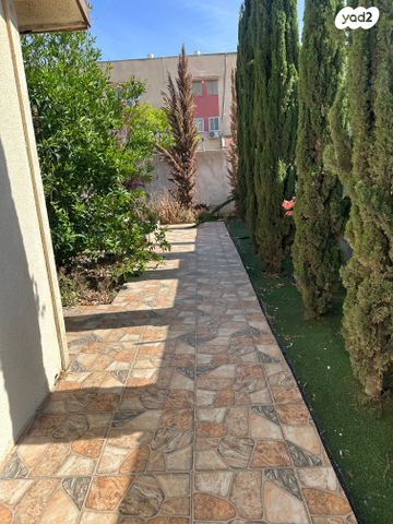 דו משפחתי, אופקים