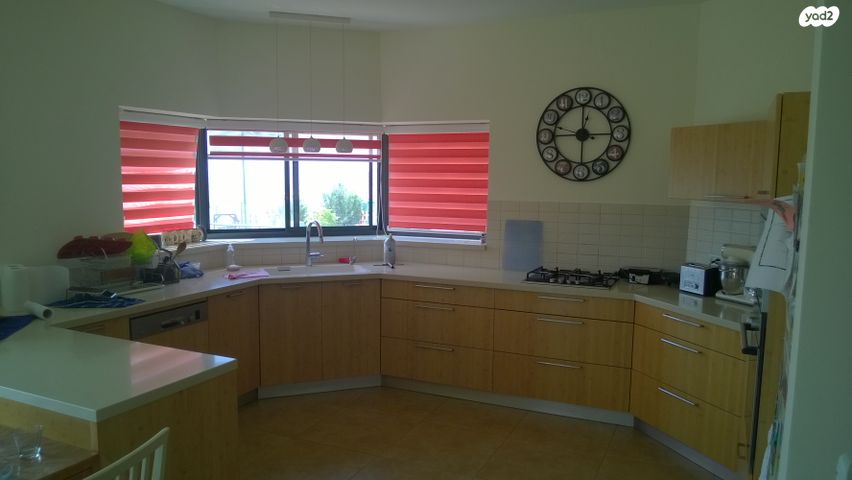 בית פרטי/ קוטג', שורשים