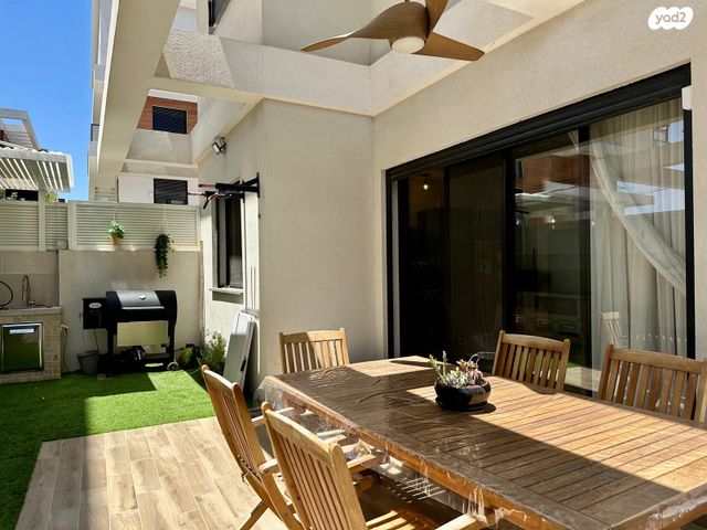 דירת גן, תל מונד