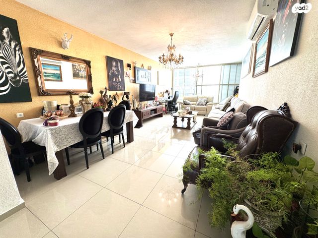 בן גוריון 18