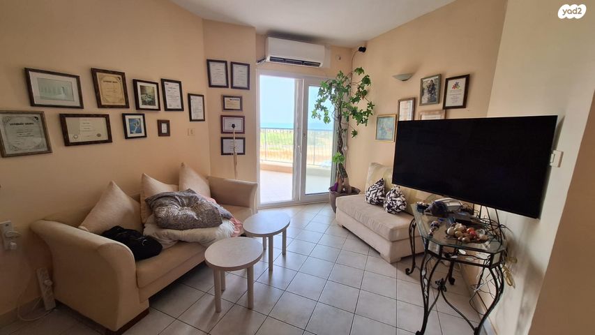 דירה, שדרות מנחם בגין 1, גבעת אולגה, חדרה